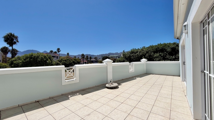 5 Bedroom Property for Sale in Greenways Golf Estate Western Cape